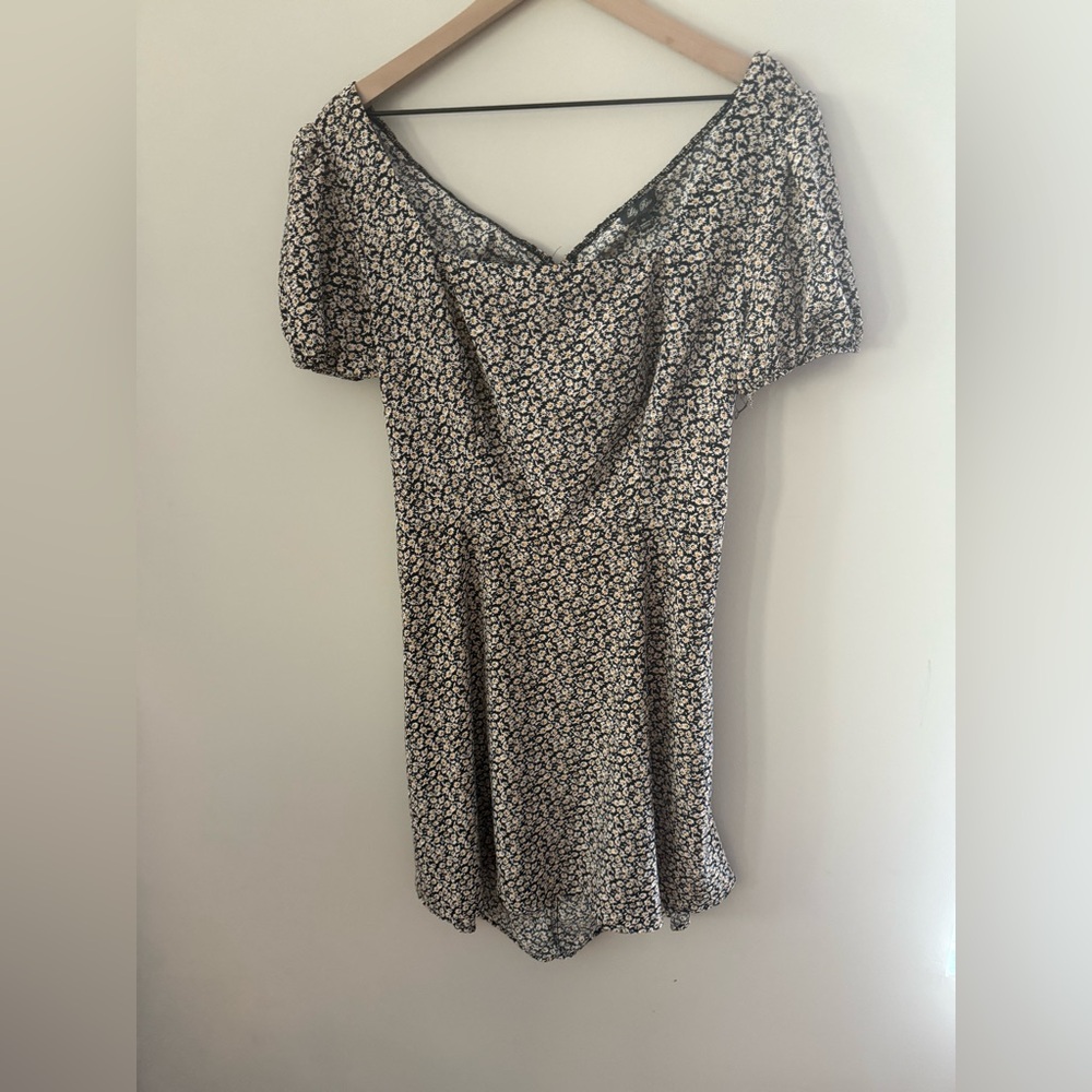 Lily Rose Black and White Daisy Print mini dress